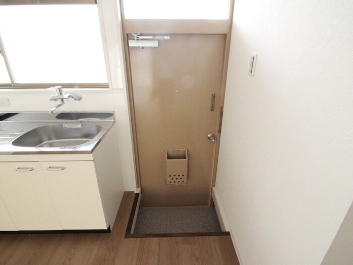 物件内観写真14　(玄関)