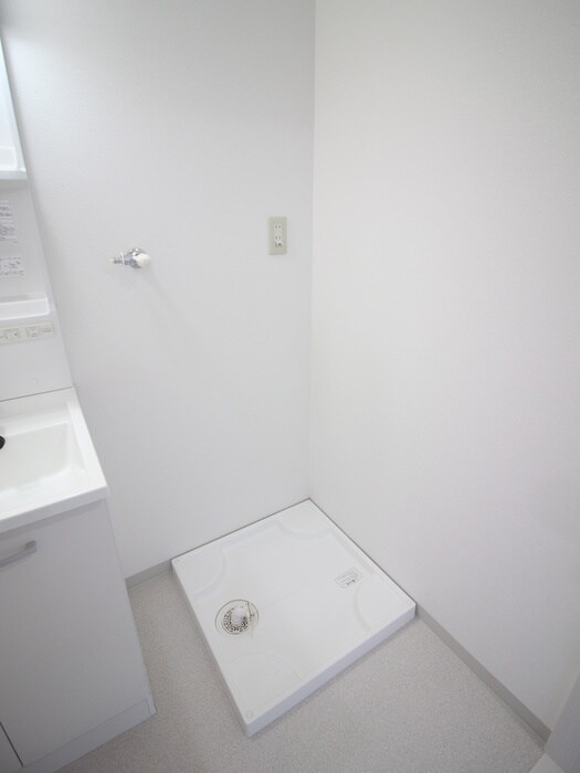 物件内観写真8　(洗濯機置場)