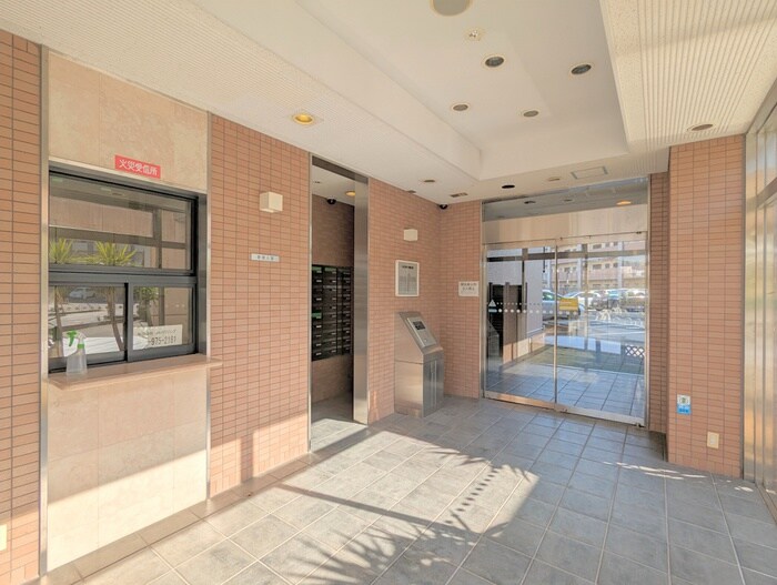 物件外観写真3　(エントランス部分)