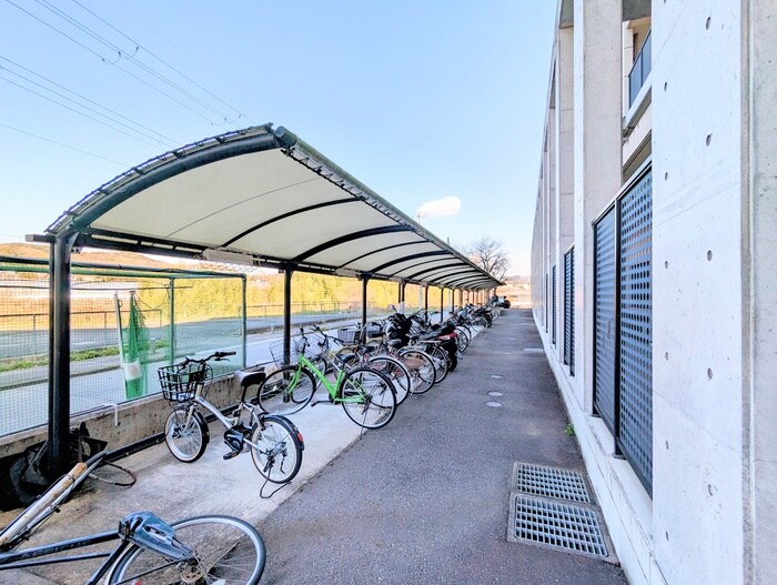 物件外観写真5　(駐輪場)