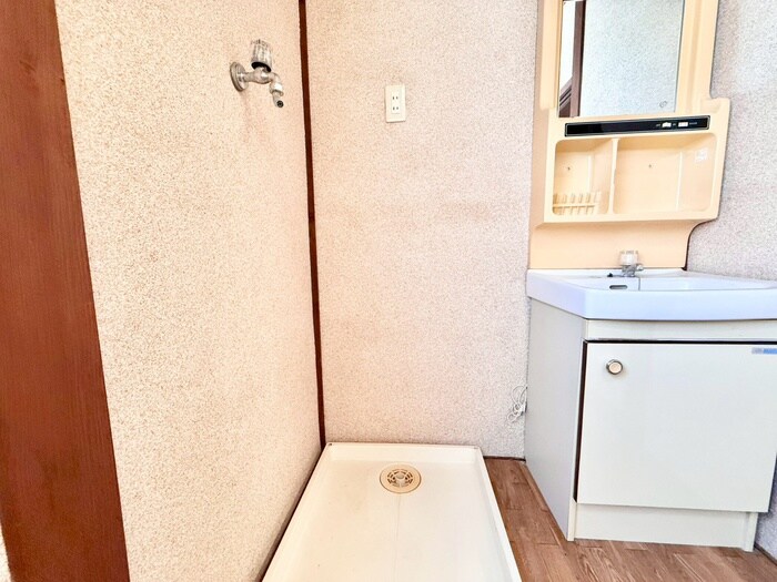 物件内観写真8　(洗濯機置場)