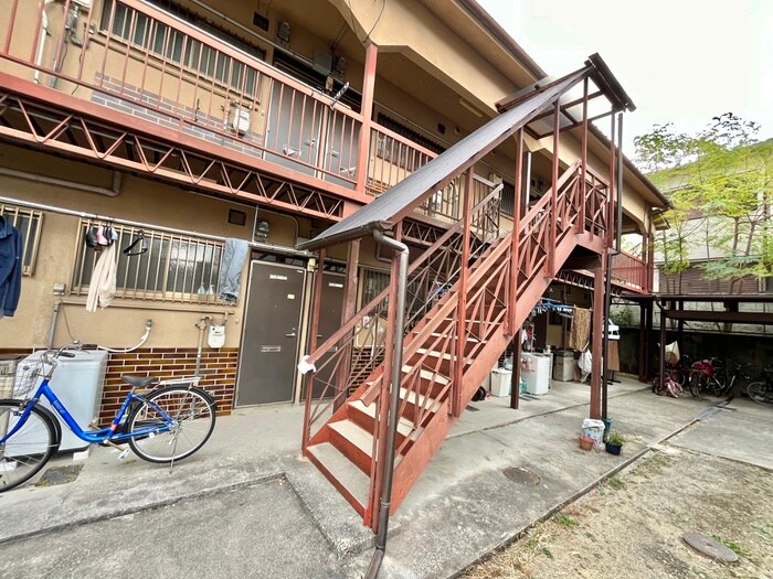 物件外観写真3　(エントランス部分)