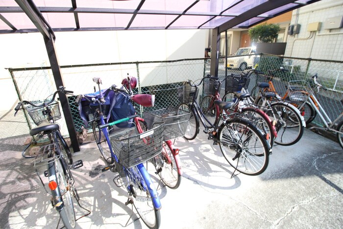 物件外観写真4　(駐輪場)