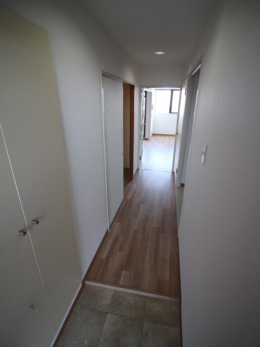 物件内観写真9　(廊下)