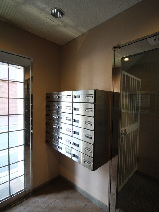 物件外観写真4　(エントランス部分)