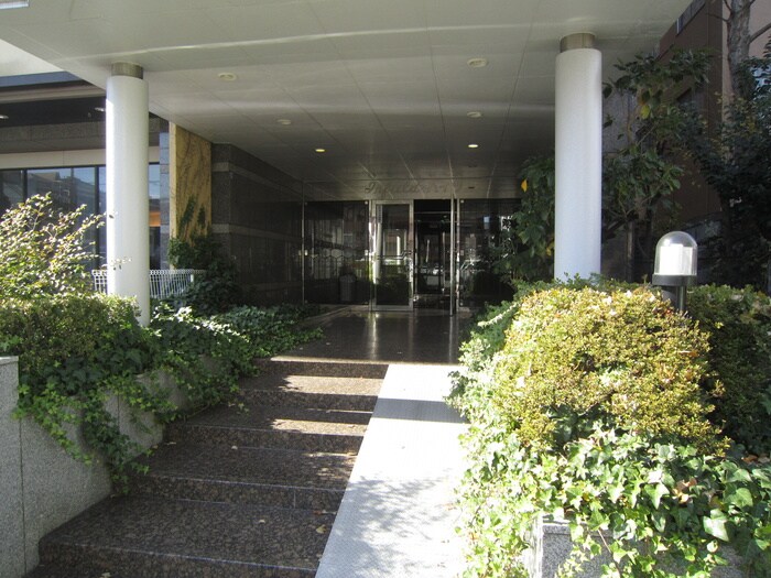 物件外観写真4　(エントランス部分)