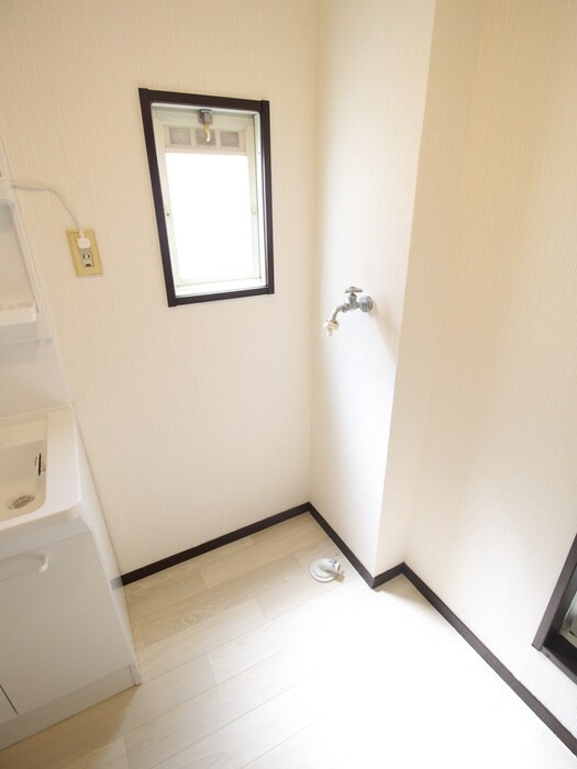 物件内観写真18　(洗濯機置場)