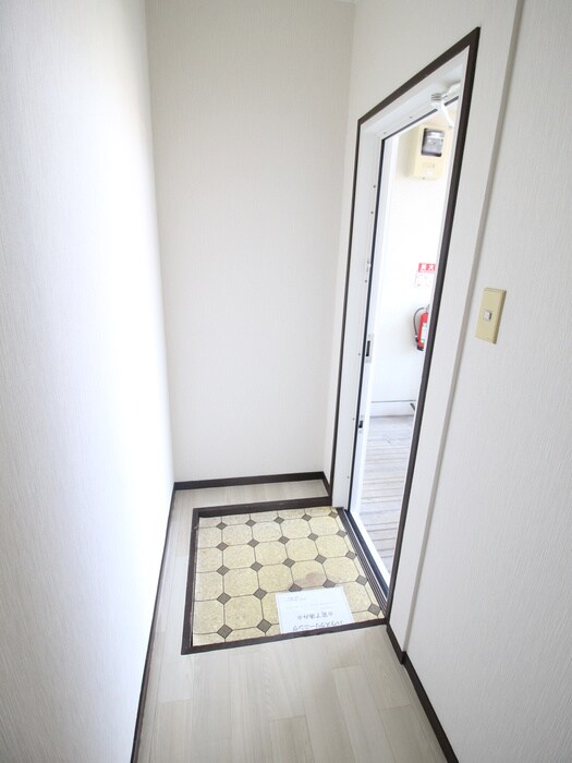 物件内観写真21　(玄関)