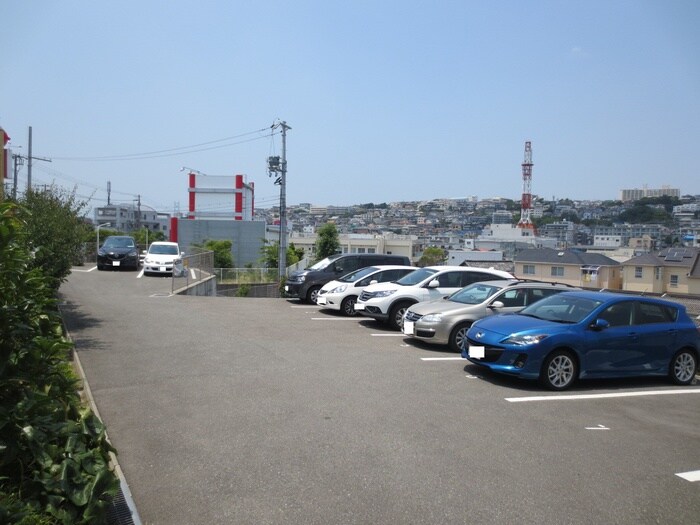 物件外観写真3　(駐車場)