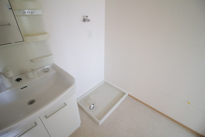 物件内観写真8　(洗濯機置場)