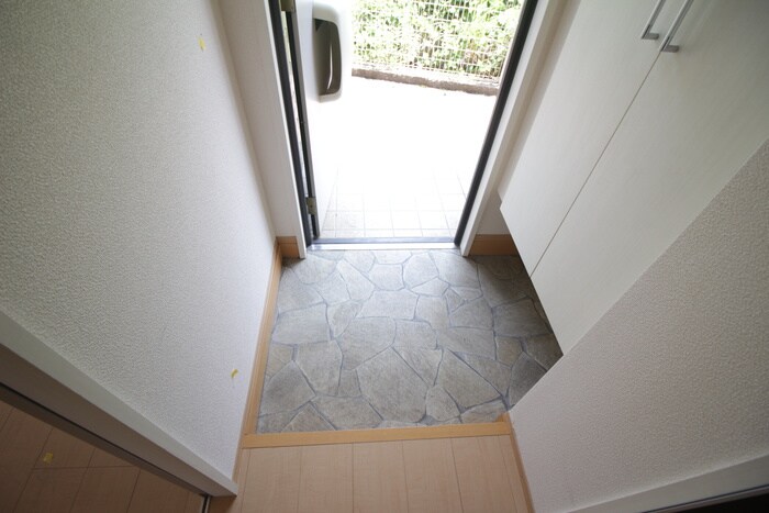 物件内観写真16　(玄関)
