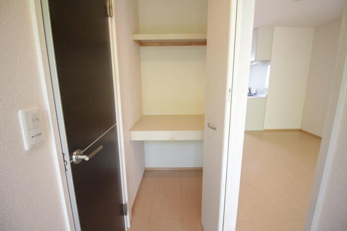 物件内観写真18　(収納)