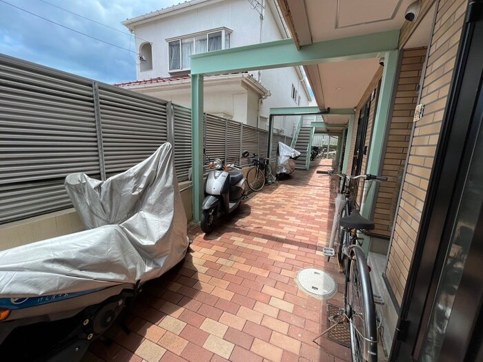 物件外観写真3　(駐輪場)