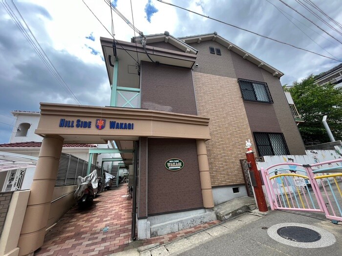 物件外観写真4　(エントランス部分)