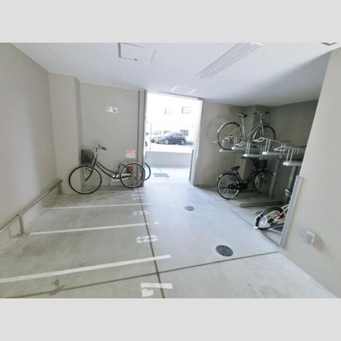 物件外観写真5　(駐輪場)