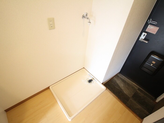 物件内観写真12　(洗濯機置場)