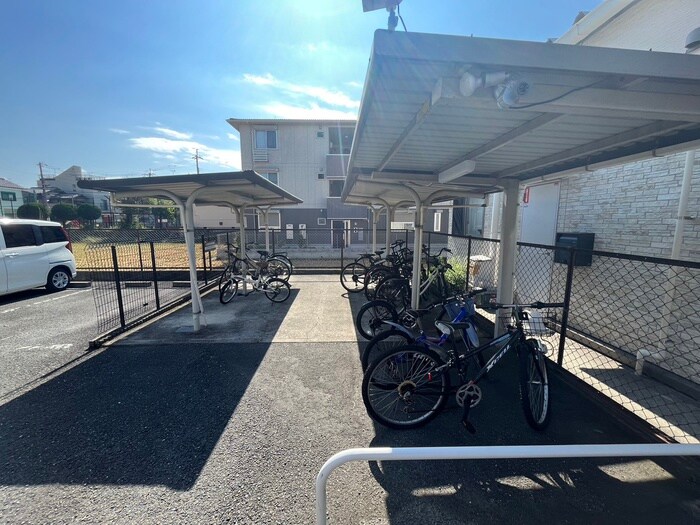 物件外観写真4　(駐輪場)