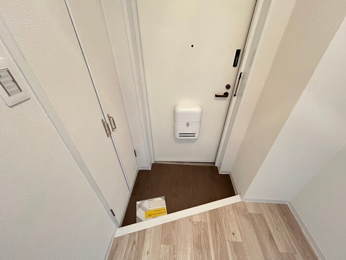 物件内観写真11　(玄関)