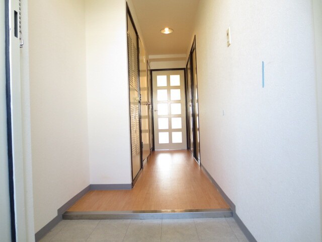 物件内観写真13　(玄関)