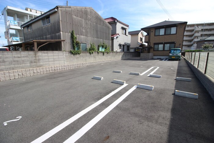 物件外観写真3　(駐車場)