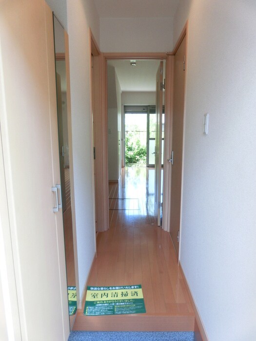 物件内観写真7　(玄関)