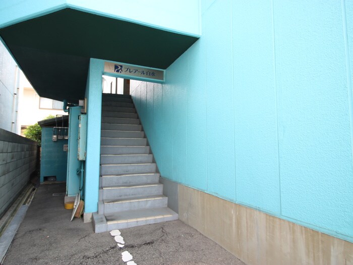 物件外観写真3　(エントランス部分)