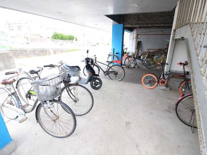 物件外観写真5　(駐輪場)