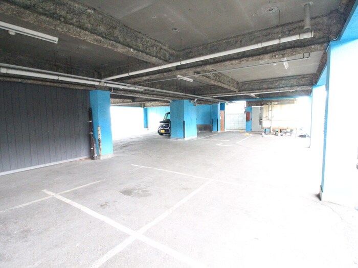 物件外観写真6　(駐車場)