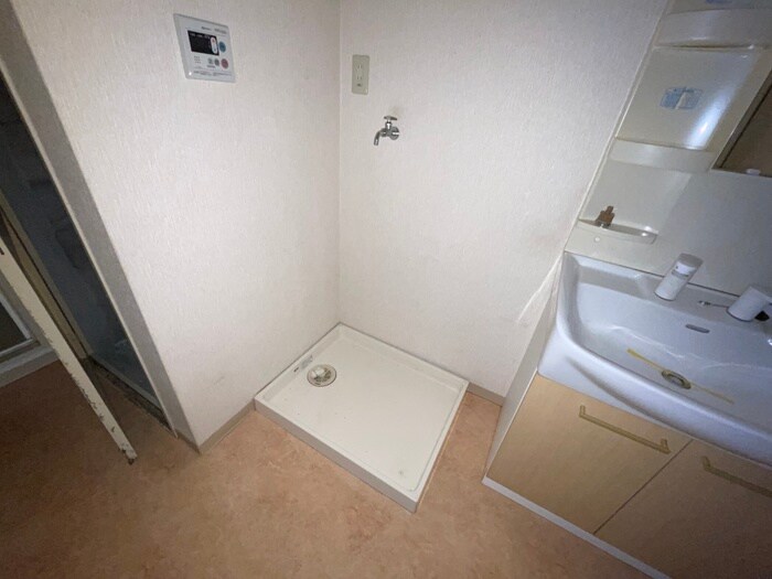 物件内観写真13　(洗濯機置場)