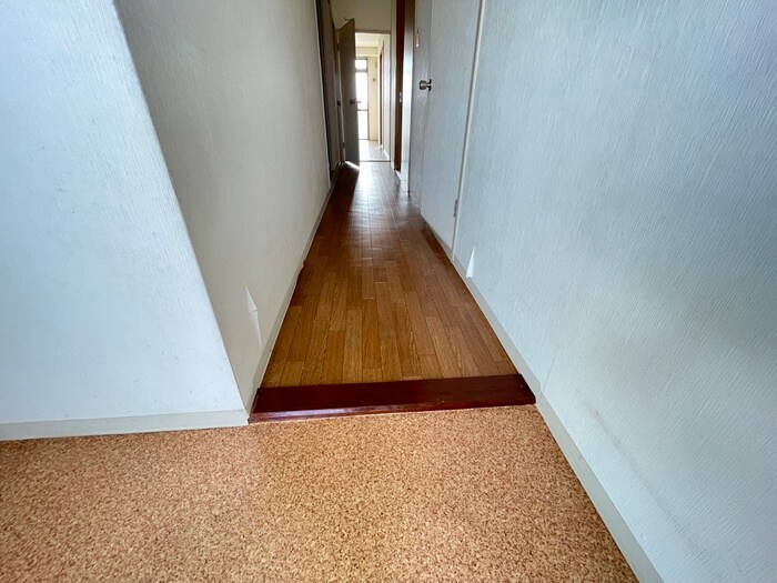 物件内観写真20　(廊下)