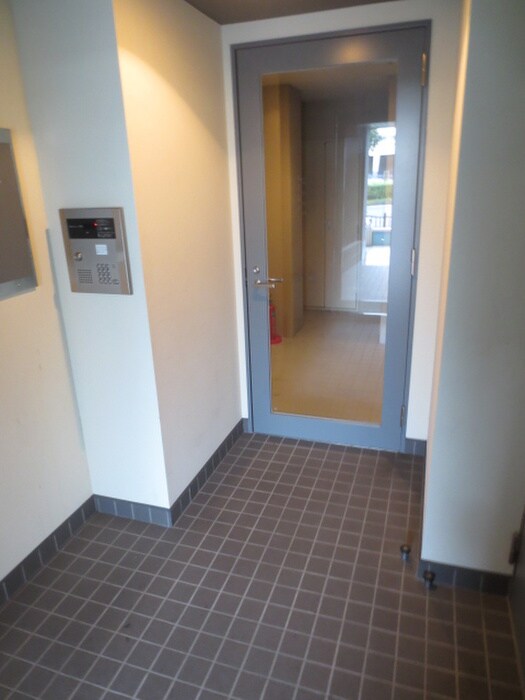 物件外観写真5　(エントランス部分)