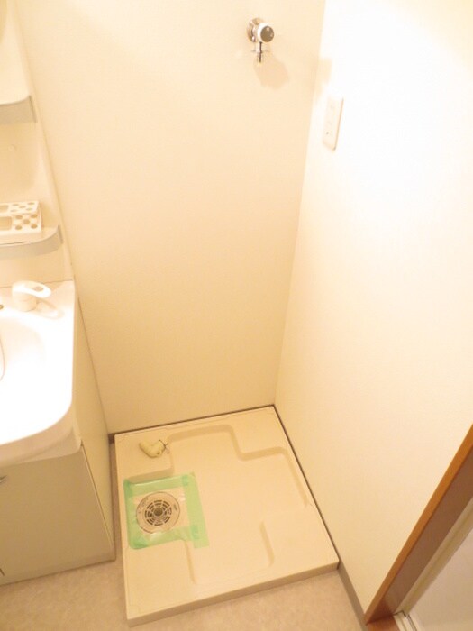 物件内観写真13　(洗濯機置場)