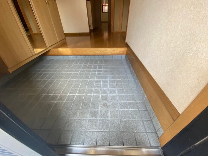 物件内観写真18　(玄関)