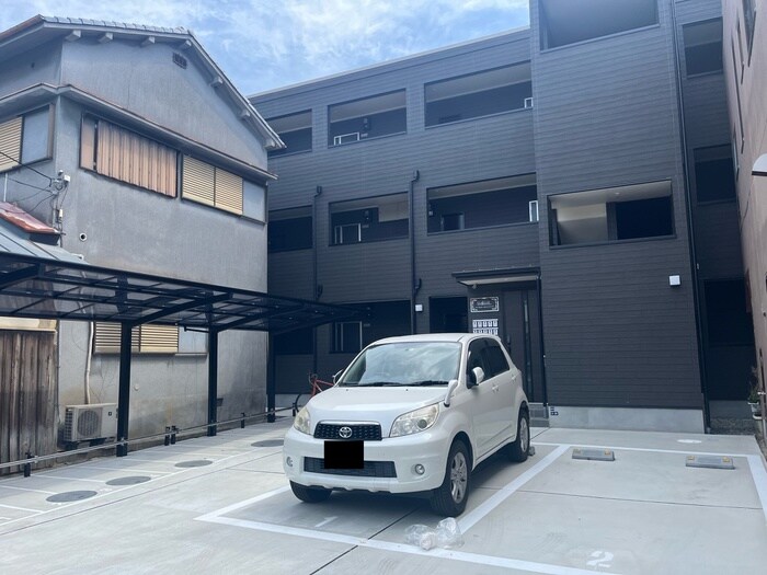 物件外観写真2　(駐車場)