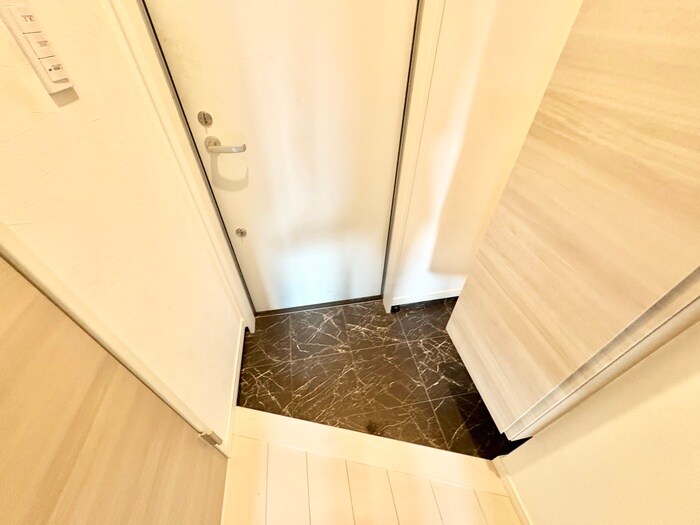 物件内観写真16　(玄関)