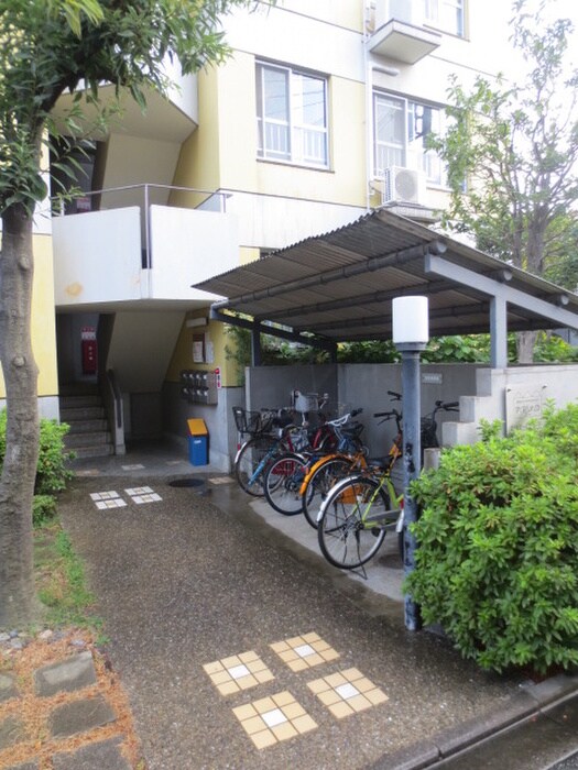 物件外観写真4　(エントランス部分)