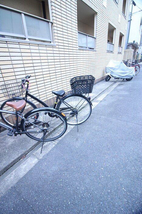物件外観写真3　(駐輪場)