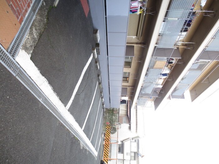 物件外観写真3　(駐車場)