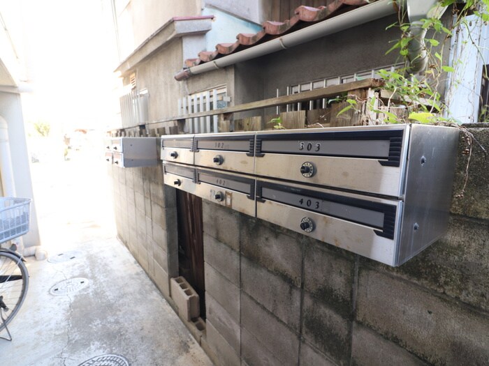 物件外観写真4　(エントランス部分)