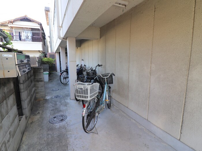 物件外観写真5　(駐輪場)