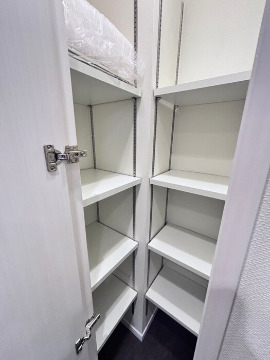 物件内観写真18　(収納)