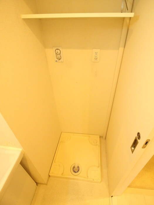 物件内観写真10　(洗濯機置場)