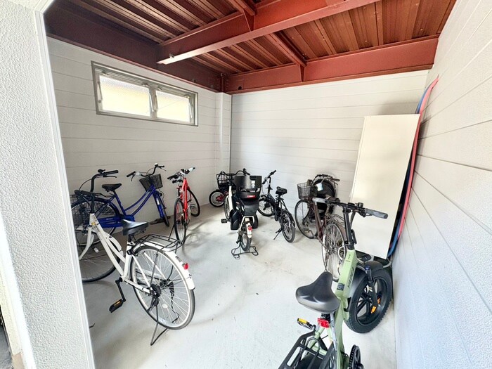 物件外観写真2　(駐輪場)