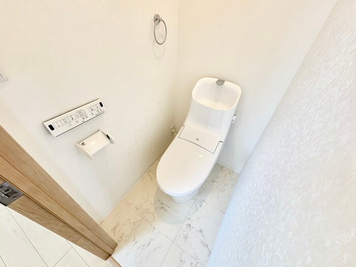 物件内観写真14　(トイレ)