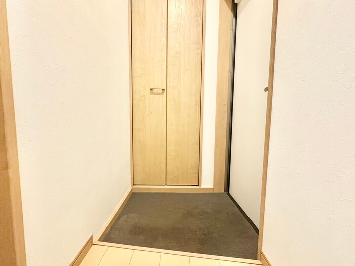 物件内観写真16　(玄関)