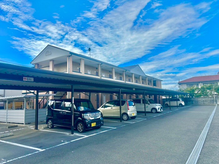 物件外観写真4　(駐車場)