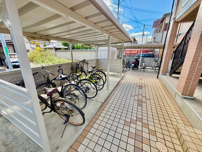 物件外観写真6　(駐輪場)