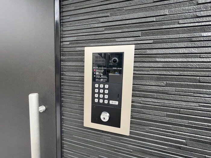 物件外観写真6　(エントランス部分)