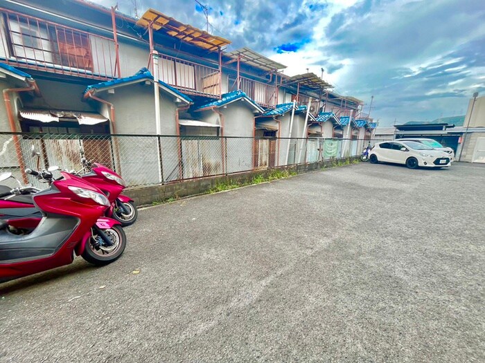 物件外観写真3　(駐車場)