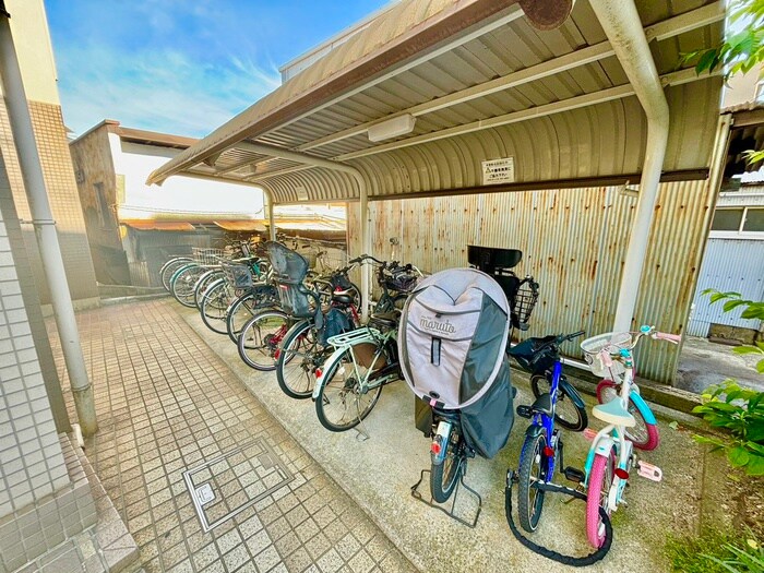 物件外観写真4　(駐輪場)